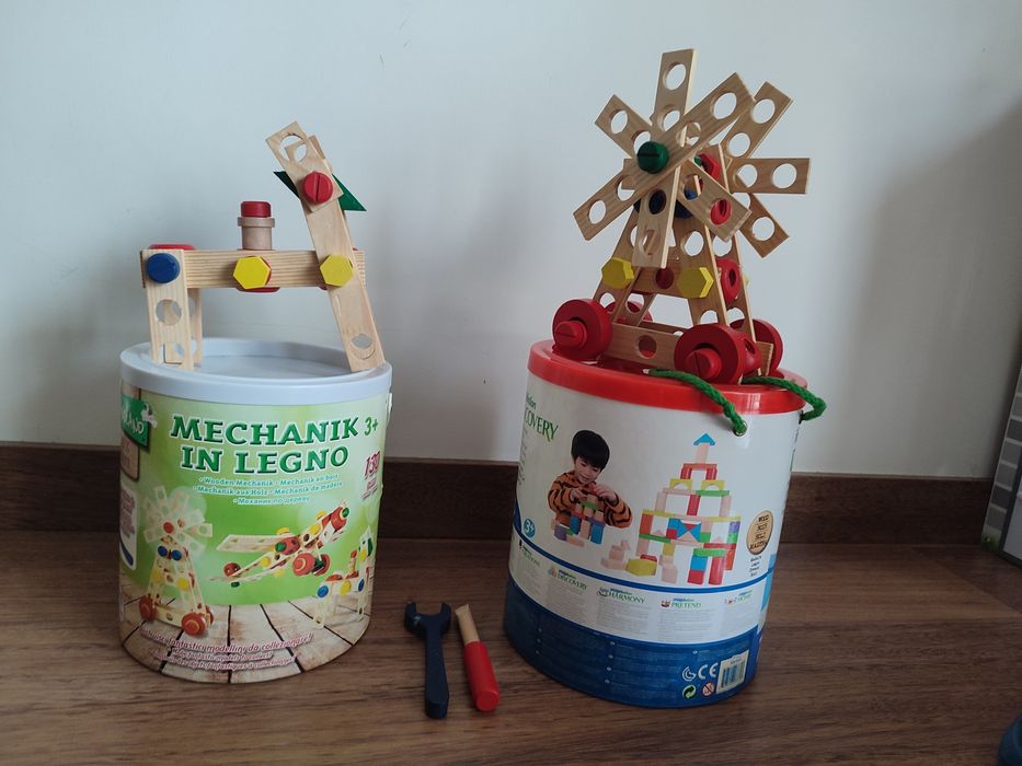 Brinquedos didáticos em madeira