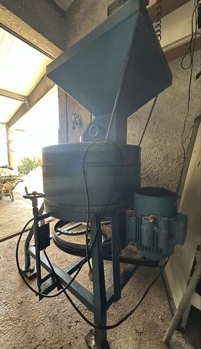 Moinho de milho elétrico