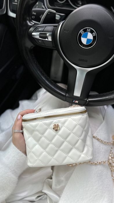 Сумочка у кольорі чорно і біло