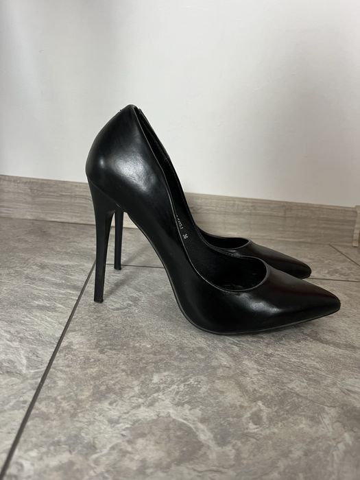 Szpilki klasyczne 36