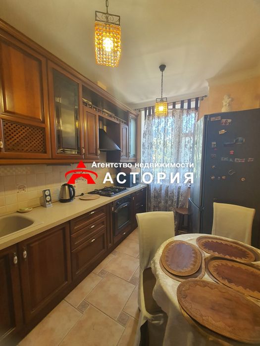 Продаж повнометражної 3-кімнатної квартири!