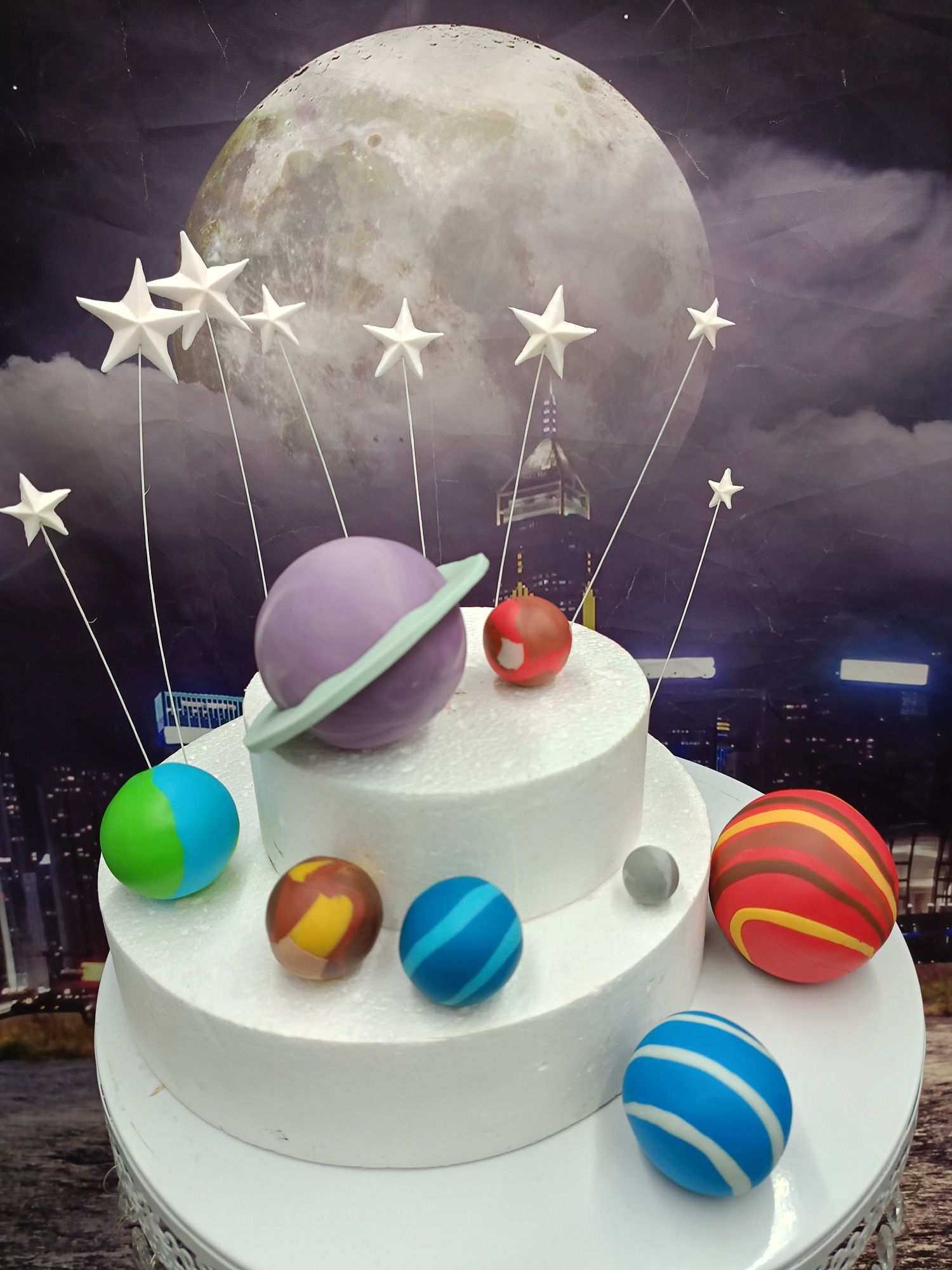 Planety z masy cukrowej na tort