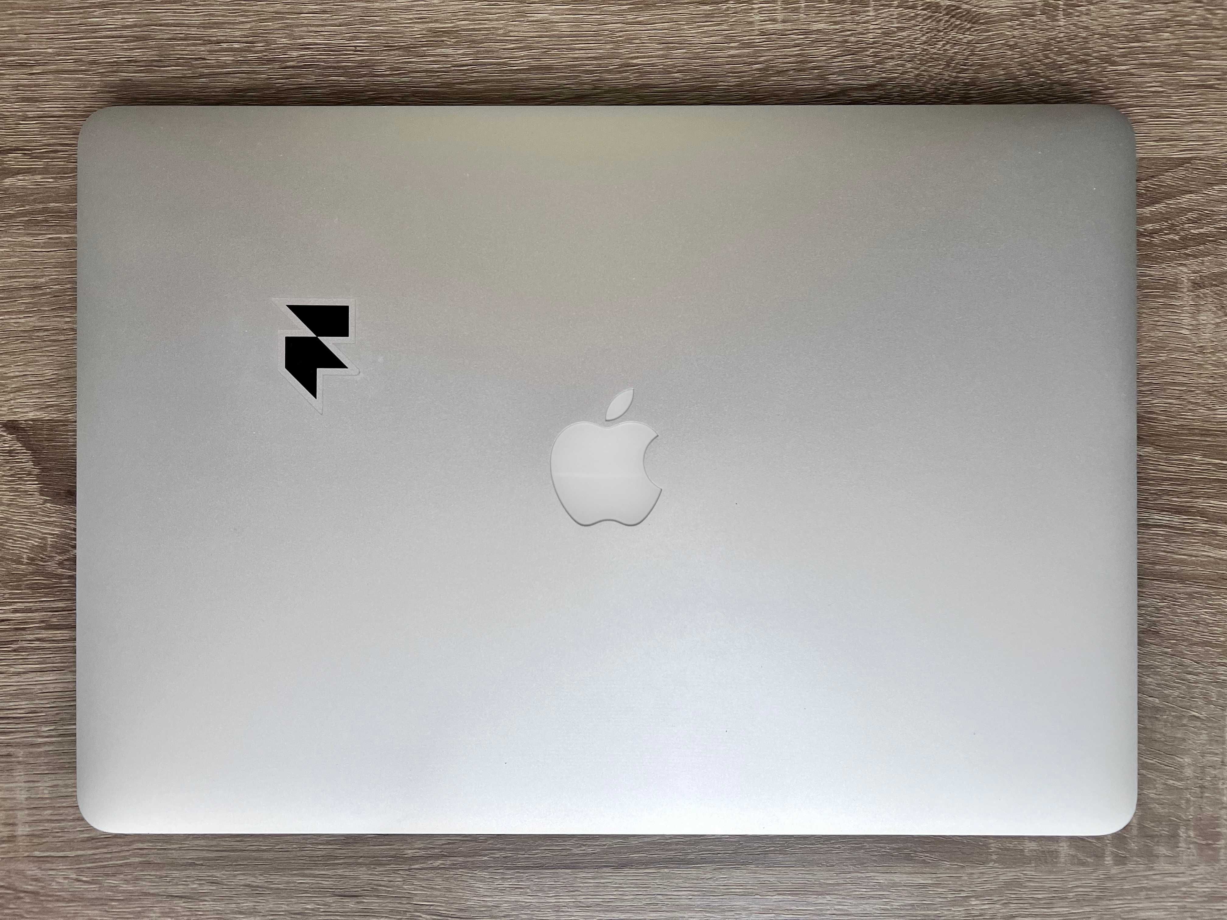 Macbook Pro Mid 2015 Retina 15.4/i7 2.8GHZ/RAM 16GB/SSD 1TB/AMD 2GB