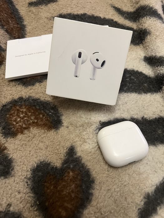 Зарядный кейс AirPods 4 (орининал)