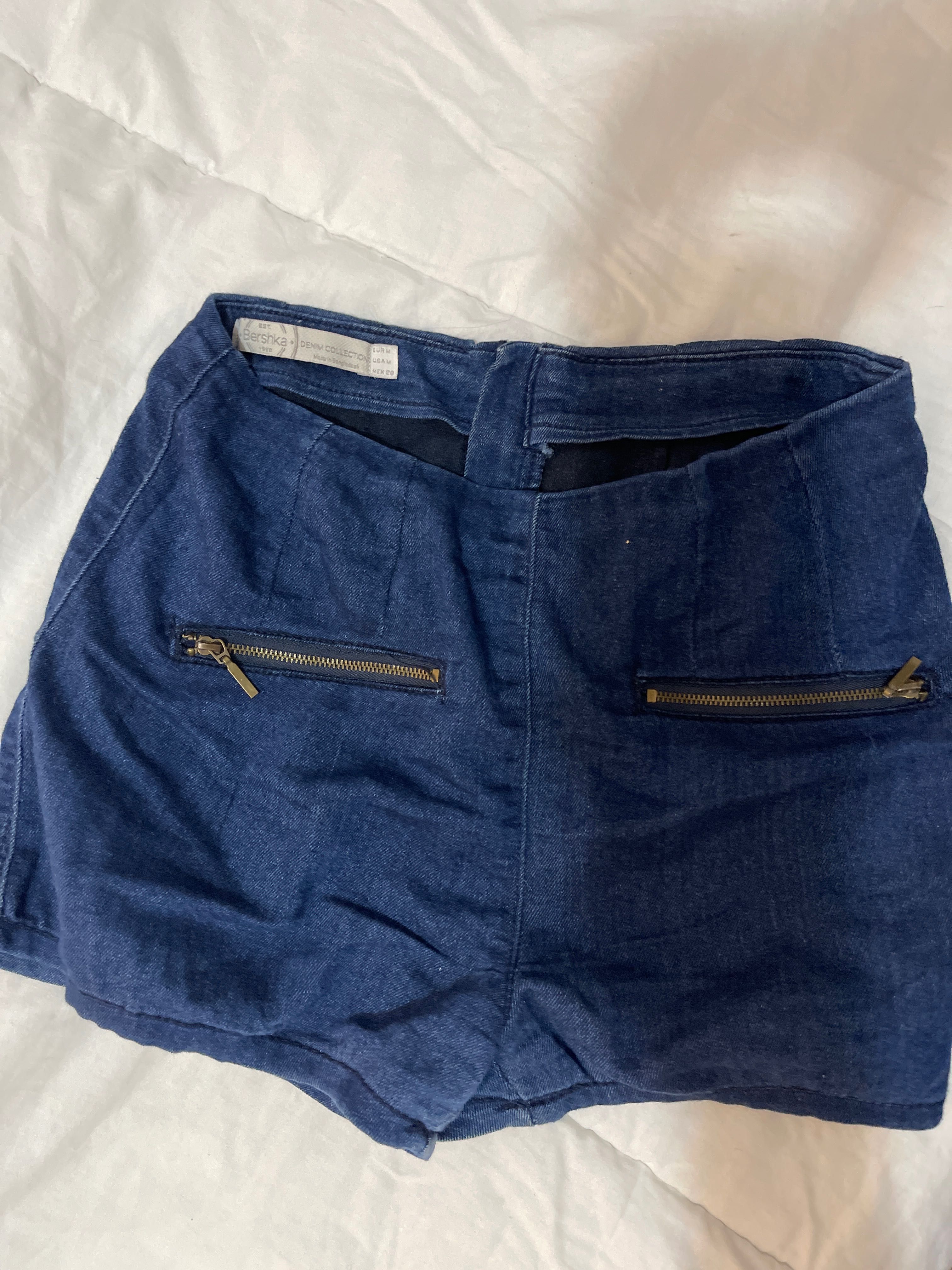Roupa usada em muito bom estado