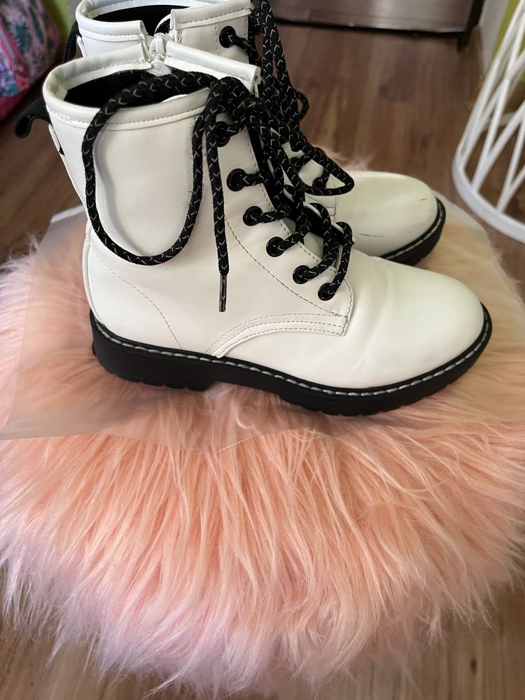 Jesienne kozaki 31 białe Steve Madden