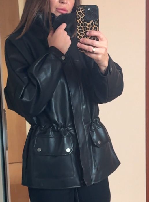Куртка трендова  Stradivarius