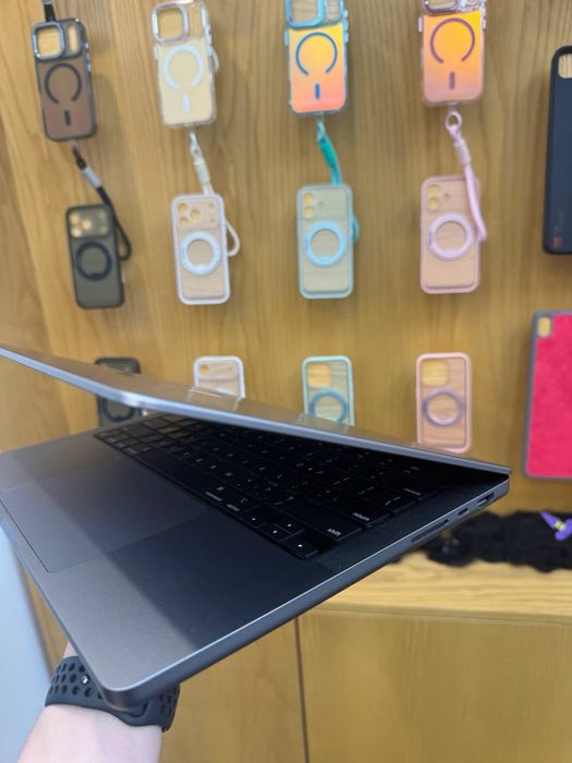 Macbook pro 14ʼ m1 max 32/1Tb