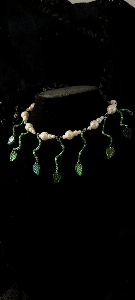 wiosenny naszyjnik, choker ze szklanymi perłami i liśćmi