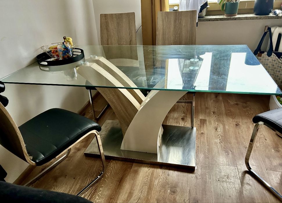 Nowoczesny Stoł z Krzesłami na Płozach