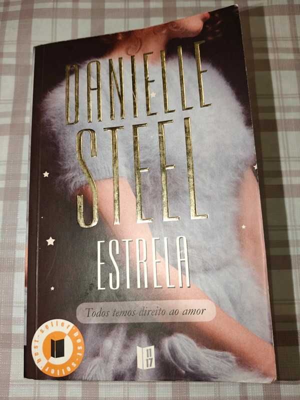 Lote de Livros (Livro de Ouro - 25 Abril O Dia da Liberdade)