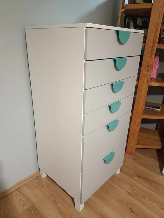 Łóżko dziecięce i regał IKEA