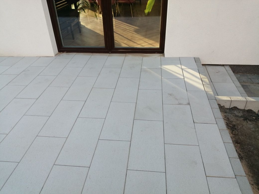 Układanie kostki brukowej Mini koparka