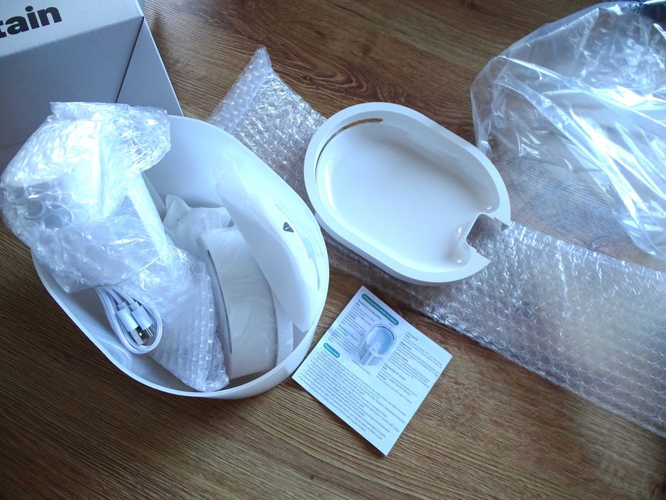 Uahpet Poidło z fontanną plastik 2l  dla zwierząt kota psa miska