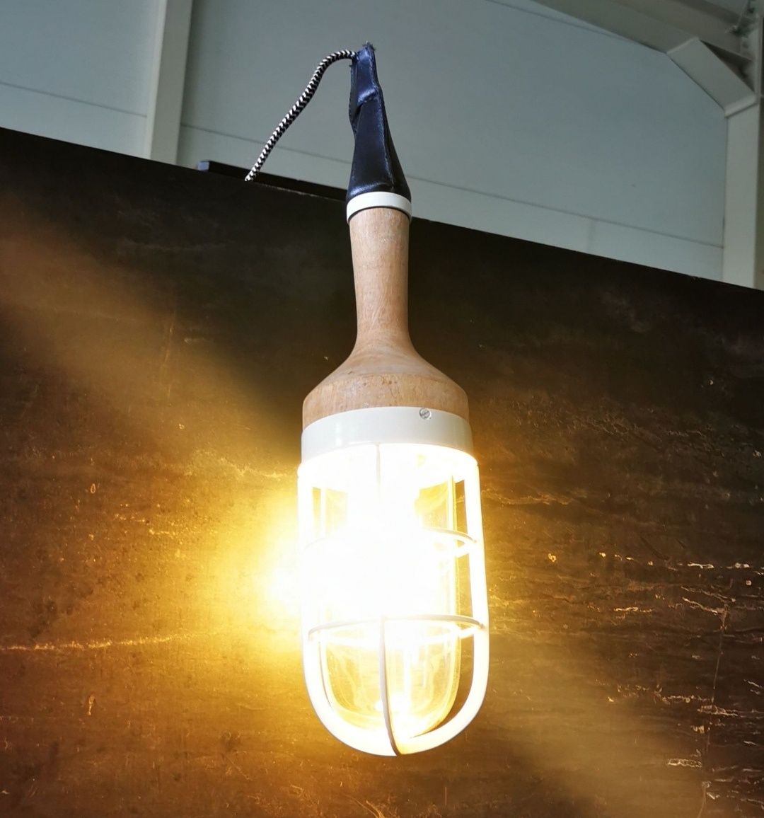 Stara ręczna lampa