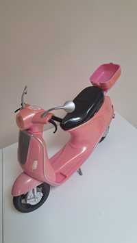 Różowy skuter dla barbie