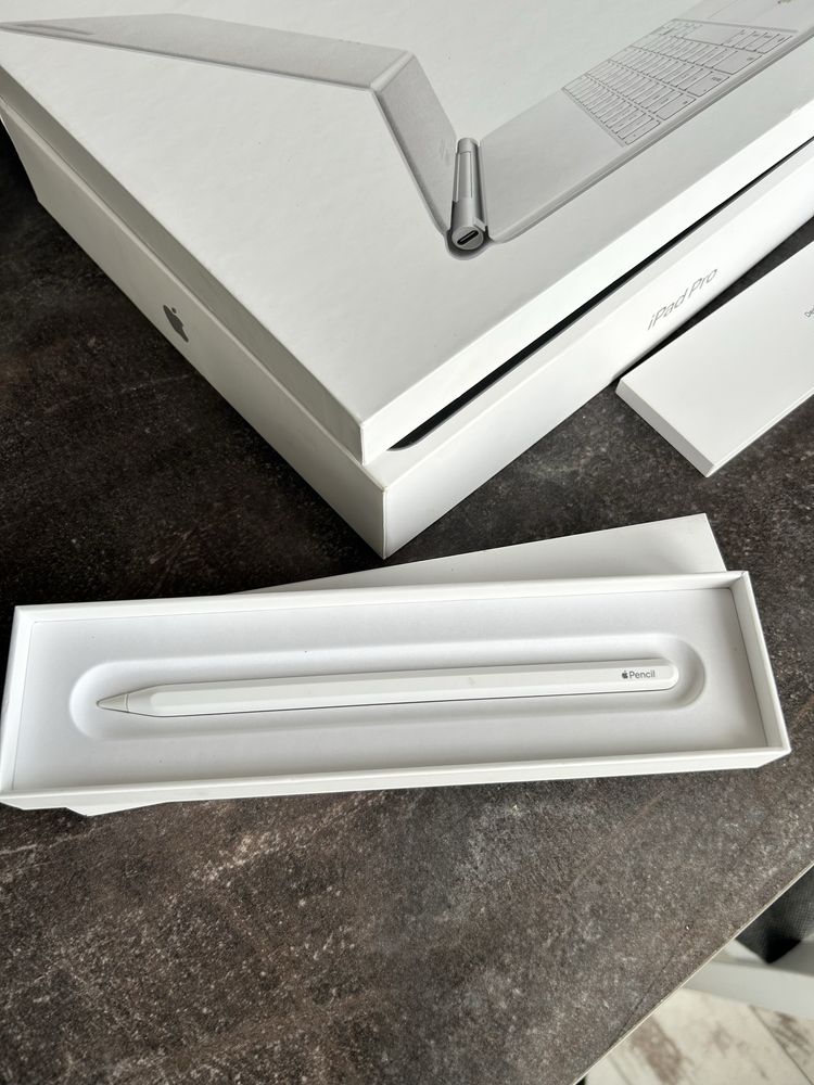 iPad pro 12.9 6gen z klawiaturą
