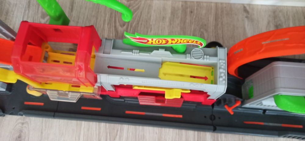 Hot wheels megamyjnia atak ośmiornicy