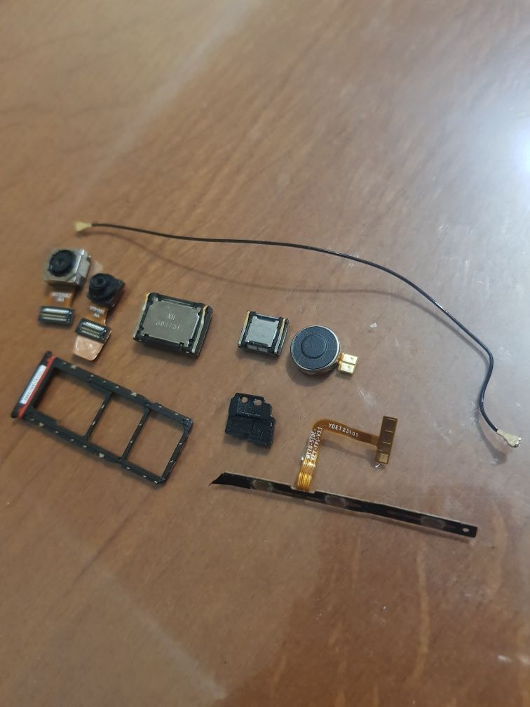 Motorola E13 запчастини
