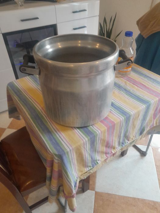 Panela grande em alumínio