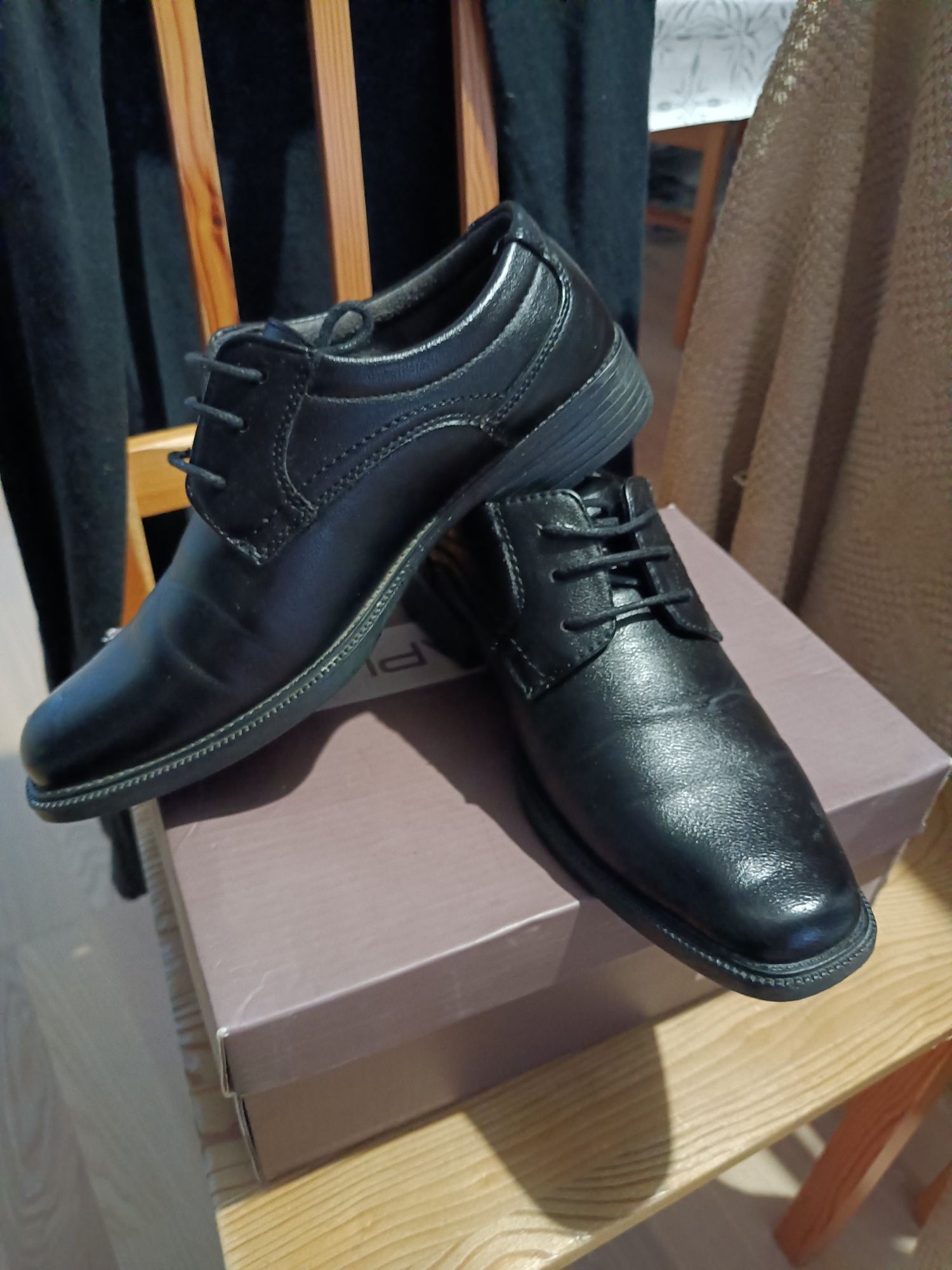 Buty czarne eleganckie 35