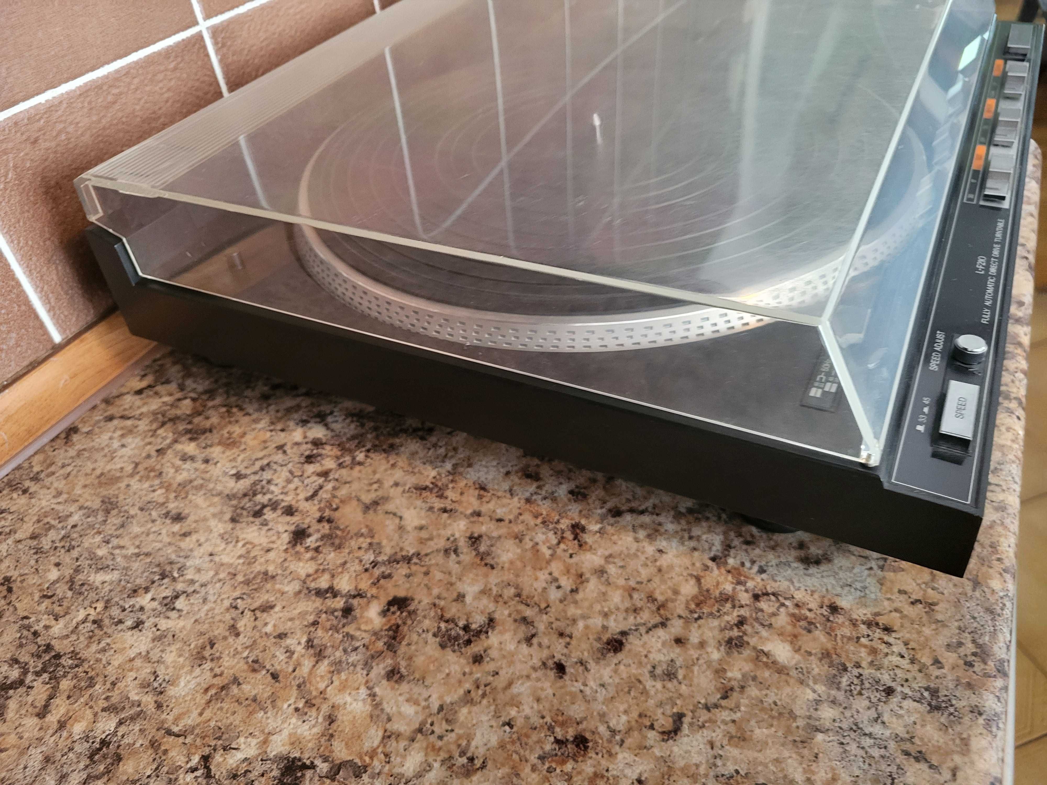 Gramofon JVC L-F210B Fully-Automatic Direct-Drive