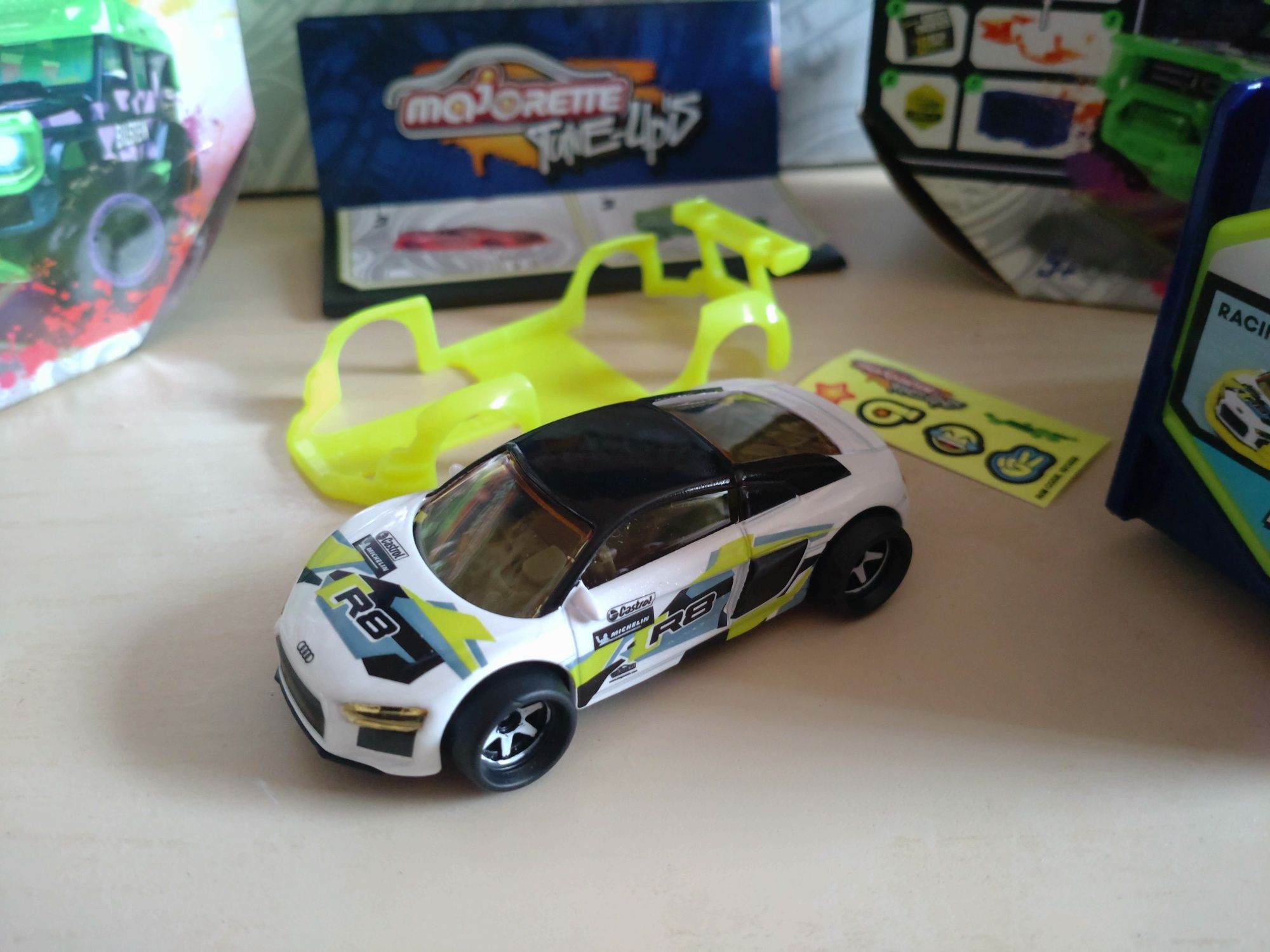 Majorette Tune-Up's Audi R8 Coupe Neon Race Deluxe Premium