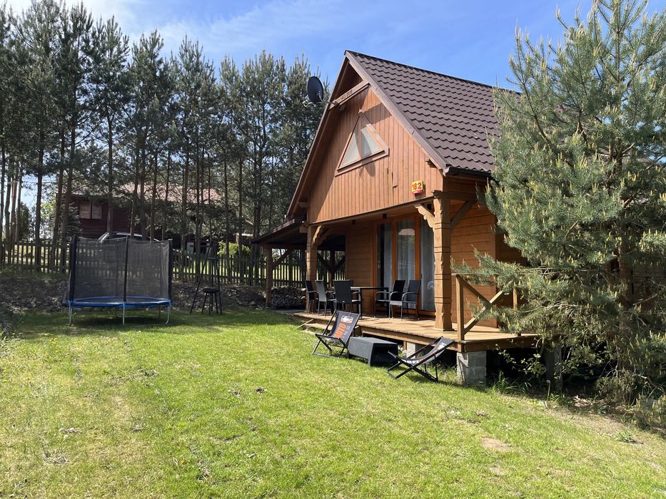 Urokliwy drewniany domek całoroczny nad jeziorem Wądzyn