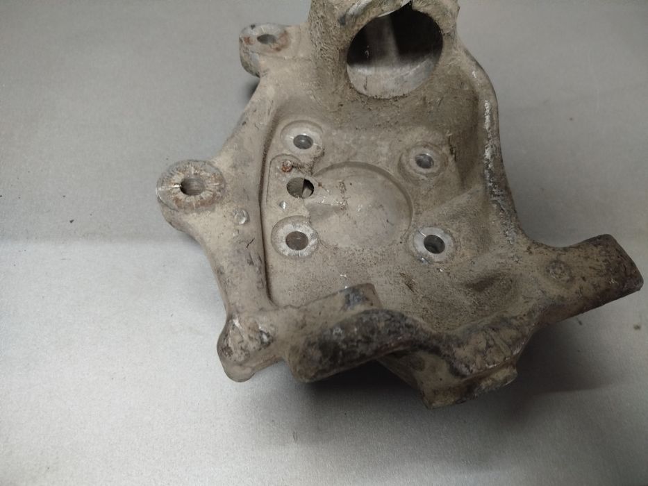 Цапфа ступица поворотний кулак ліва права бмв 5е39 bmw