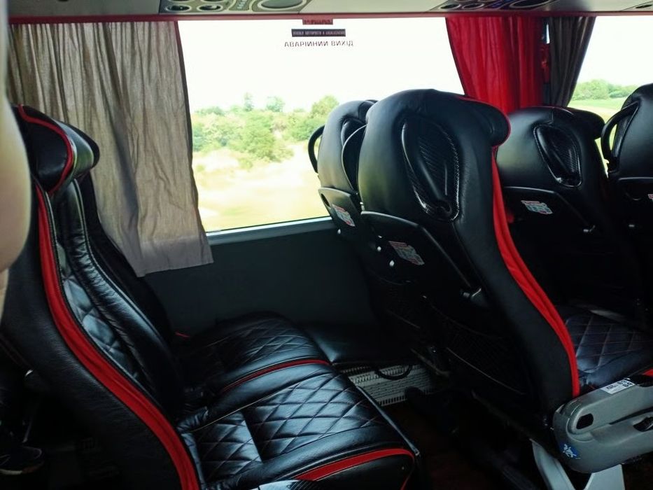 Україна Європа автобус мікроавтобус пасажирські перевезення