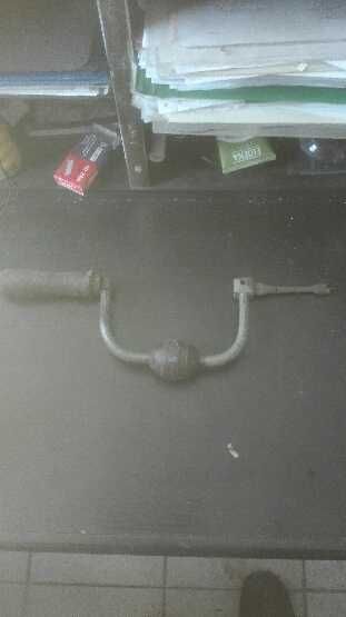 Ręczna wiertarka do robót ciesielskich okres PRLu