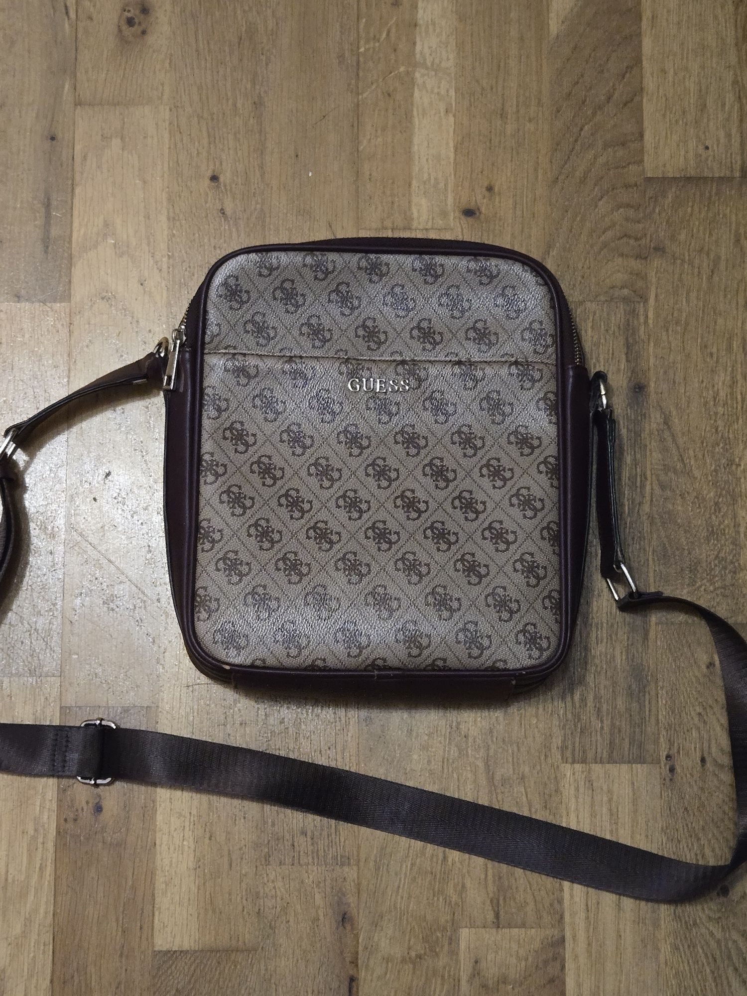 Продам сумку guess.