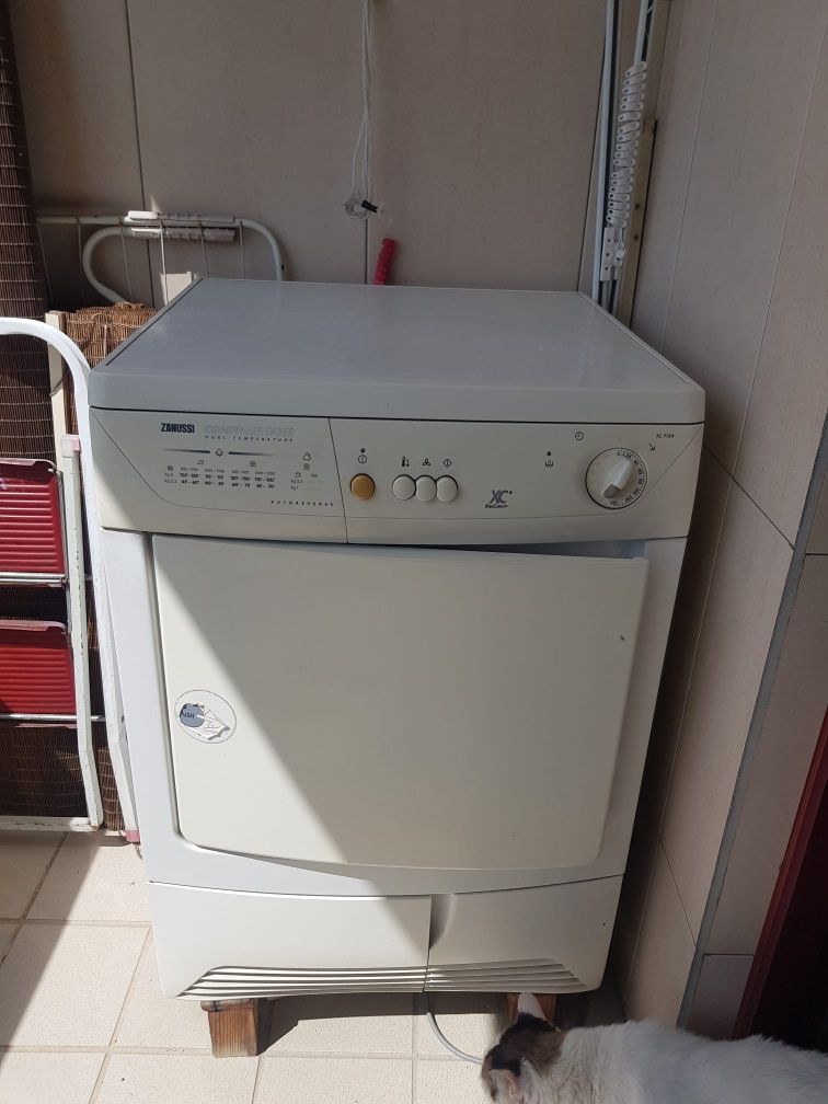 Máquina de secar a roupa