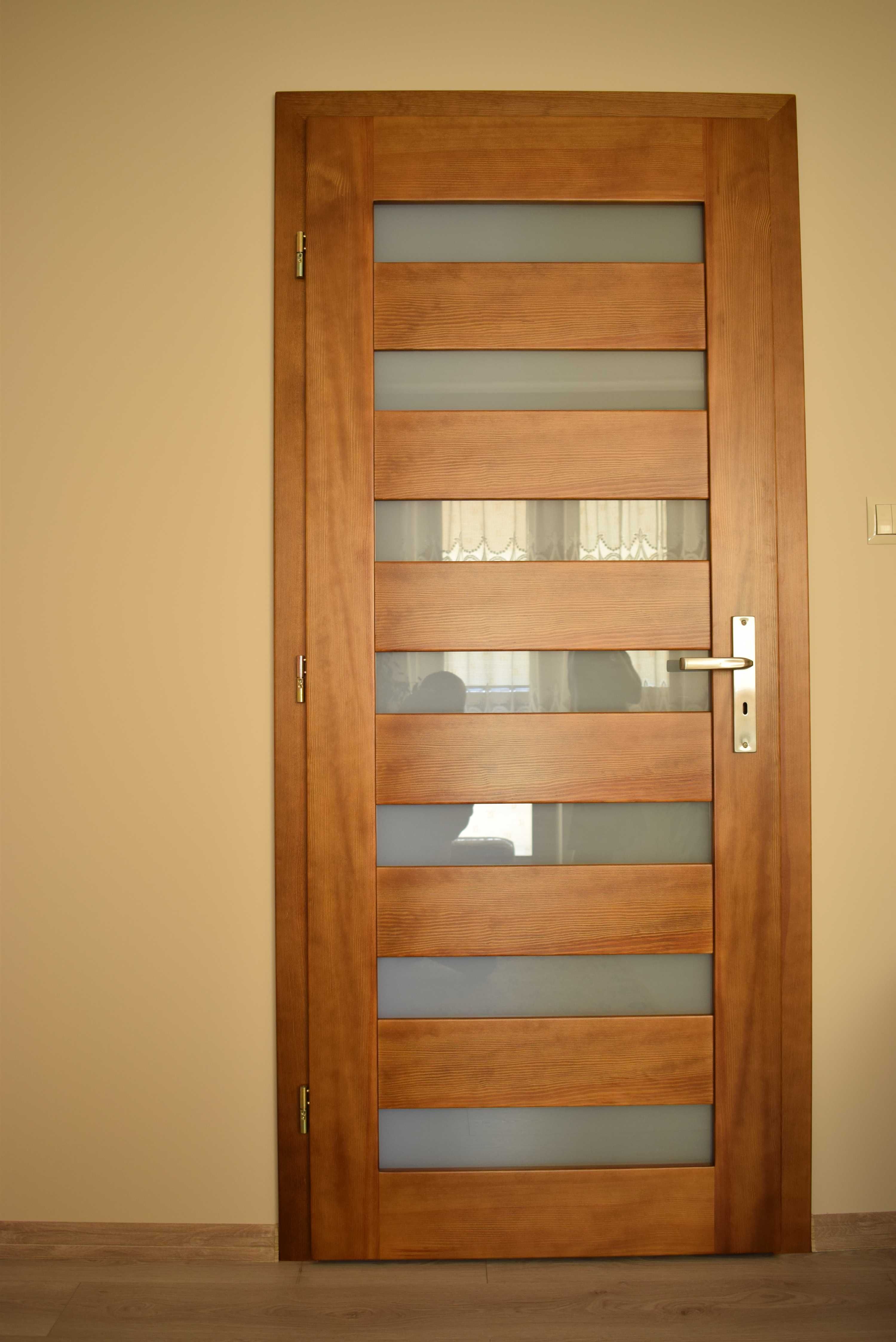 Drzwi wewnętrzne drewniane, sosnowe, dębowe, jesionowe
