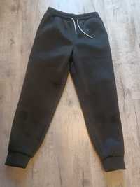 Nowe ( bez metki ) ciepłe spodnie dresowe L (38-40).
