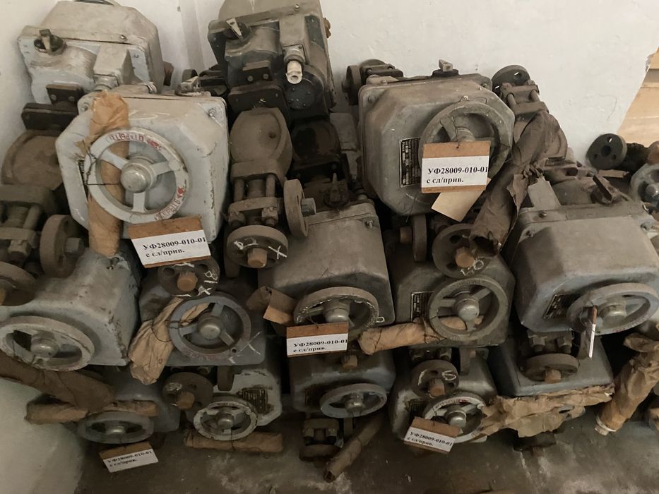 Электропривод с червячным редуктором УФ 23058 . Задвижка