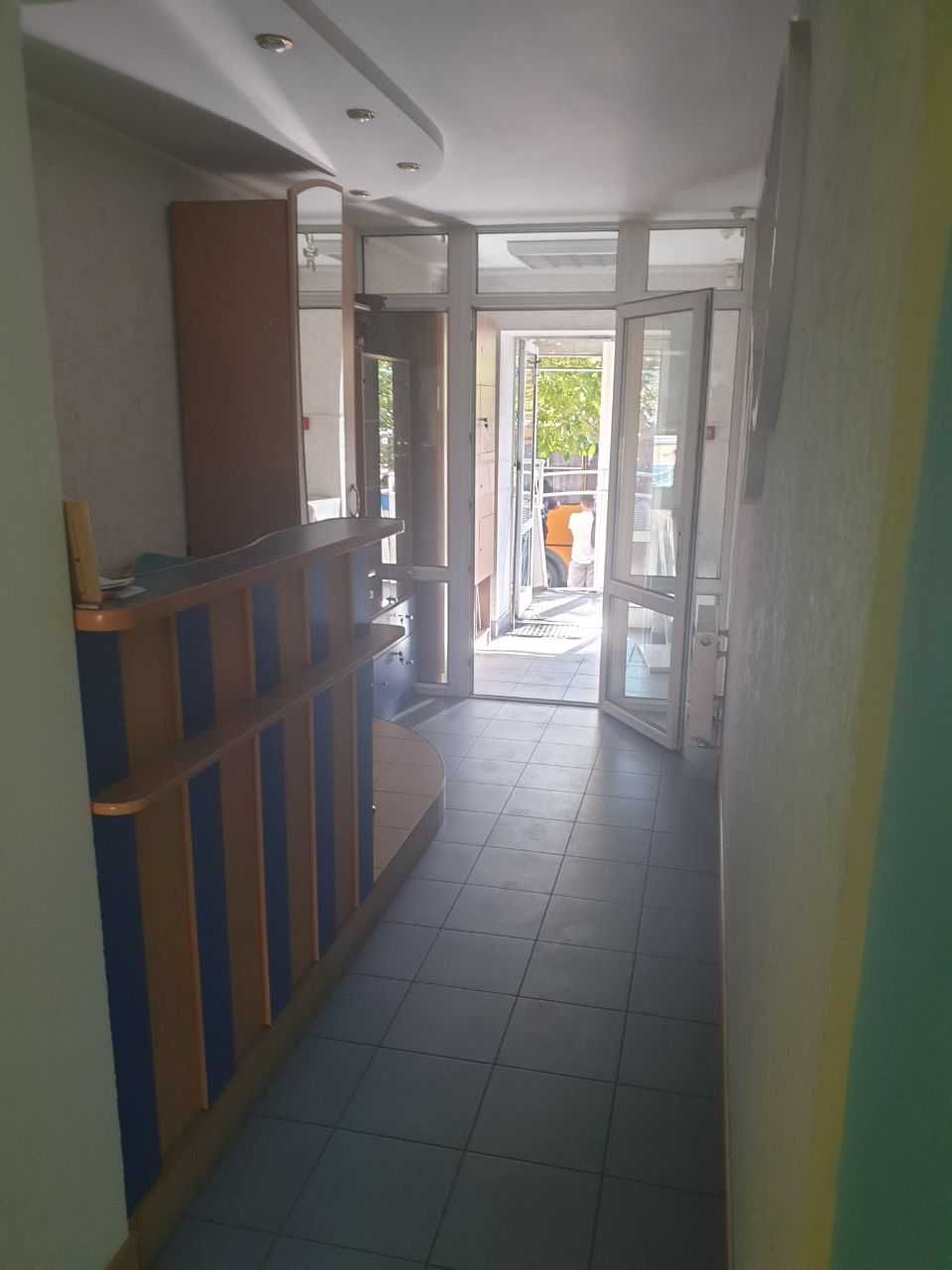 Комерційне приміщення, 72м², вулиця Привокзальна 4