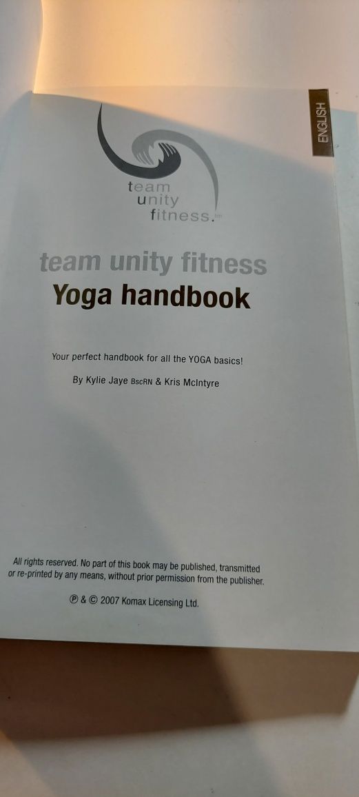 Yoga Handbook (Manual de Yoga) Kylie Jaye, Kris McIntyre