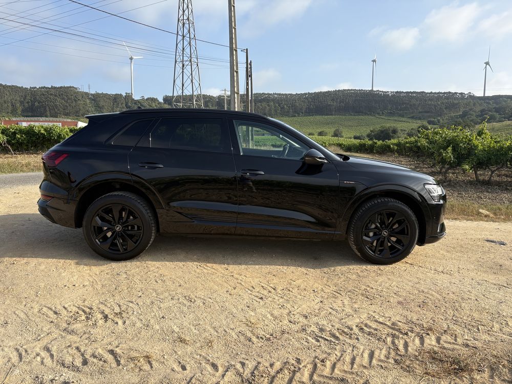 Audi E-Tron 55 de 2021 com 413 cavalos - 120 meses x 413,40€