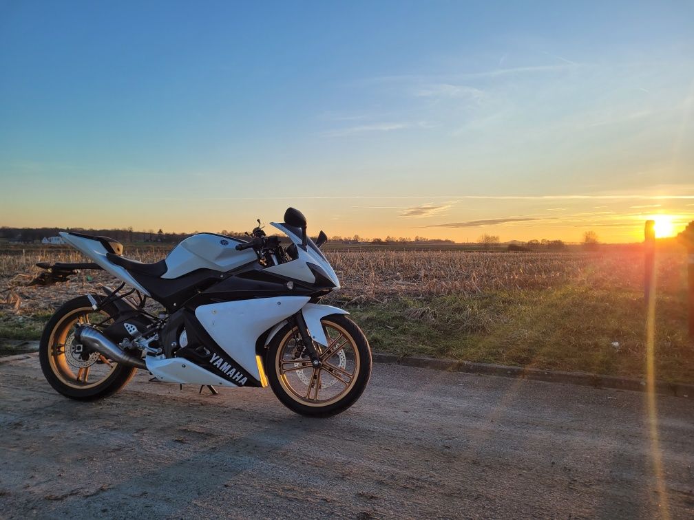 Yamaha yzf r125 r. 2012 biało czarno złota