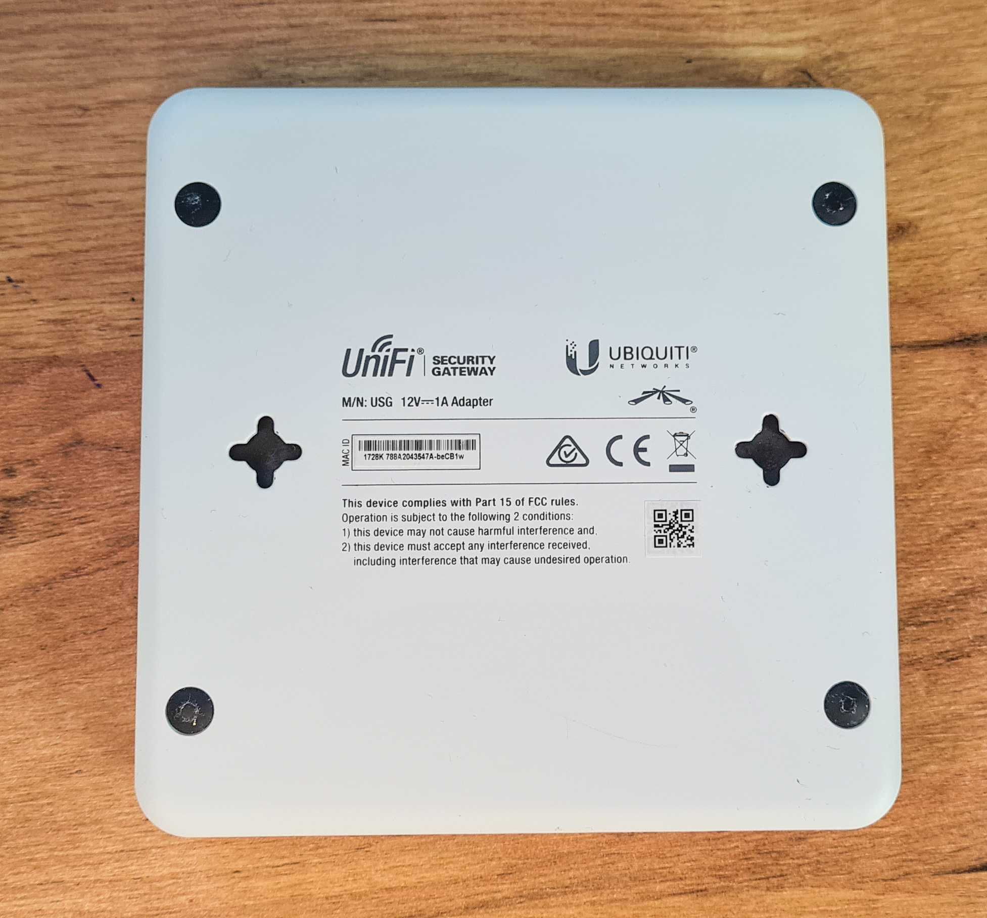 Маршрутизатор (роутер) Ubiquiti Networks UniFi Security Gateway USG