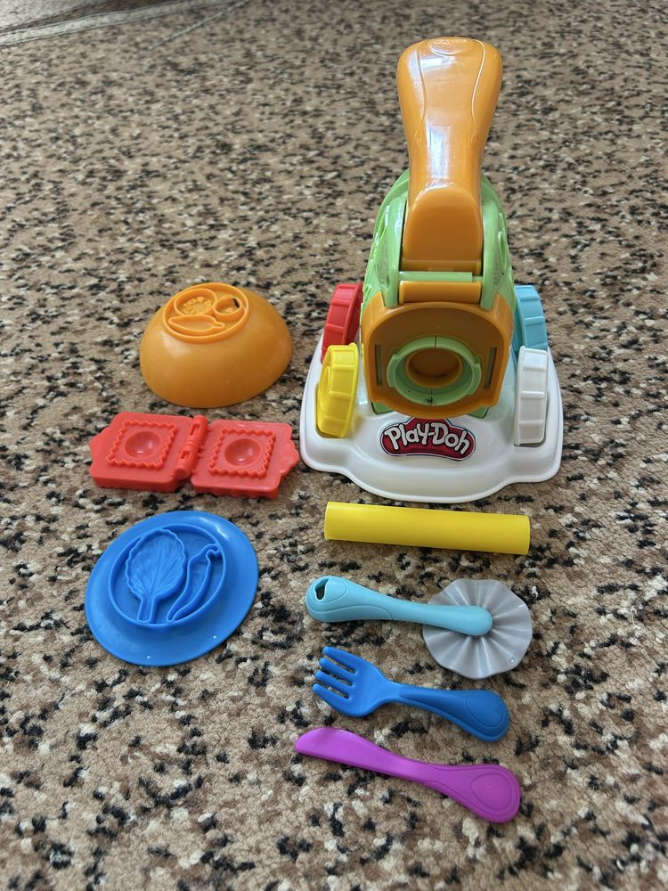 Play Doh набір пластилін машинка для вермішелі