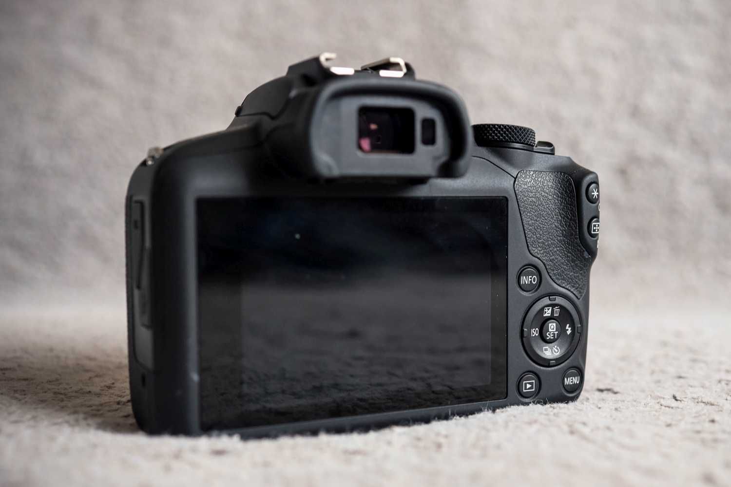 CANON EOS R100 - IDEAŁ, jak nowy - raz użyty. Bezlusterkowiec