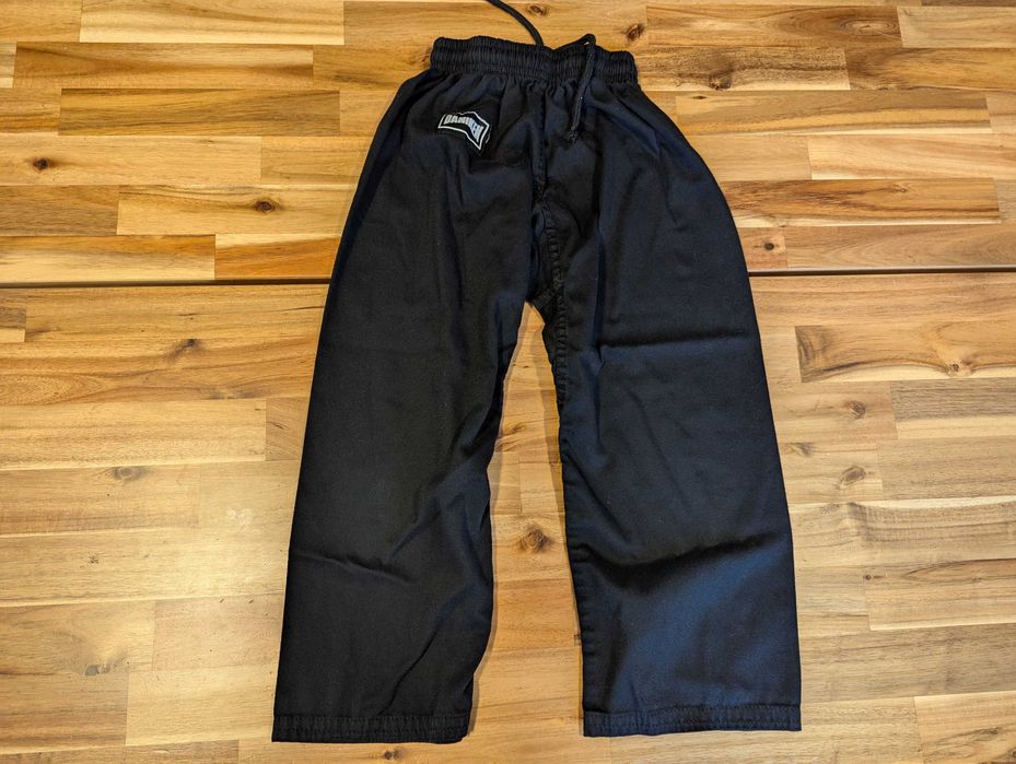 Kimono karatega judoga czarne 130cm Daniken