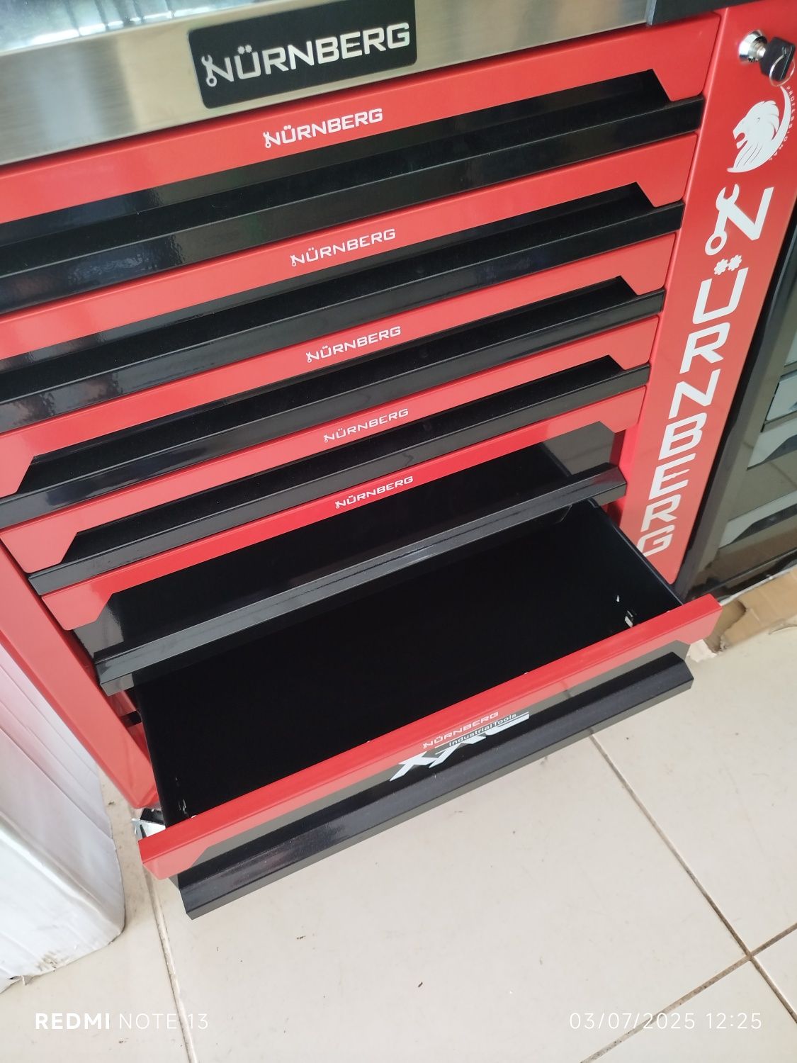 Carrinho ferramentas 6 gavetas 5 c/ferramenta e porta lateral marca Nu