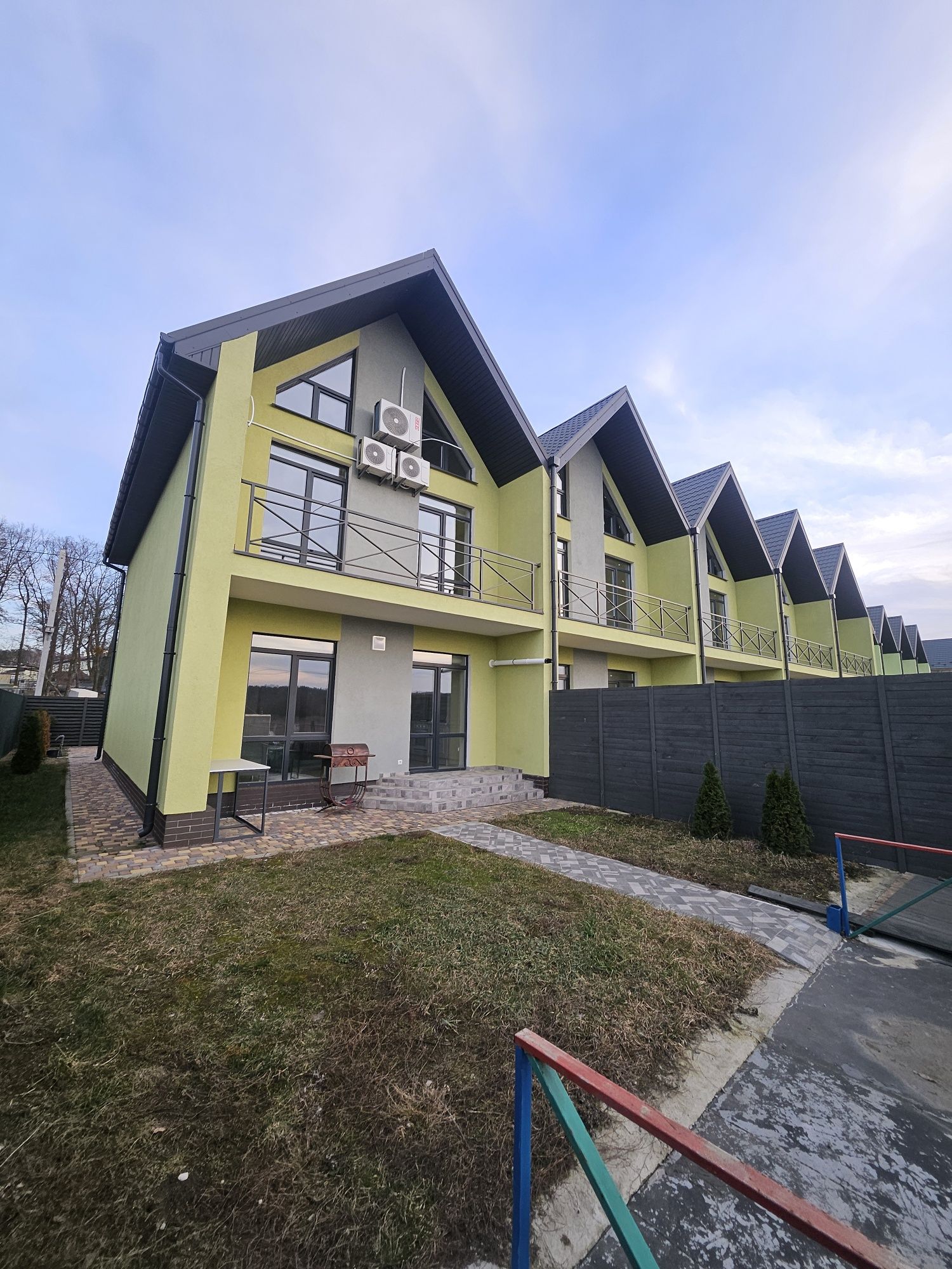 Таунхаус 150м2 3 поверховий з виходом на Ірпінську річку