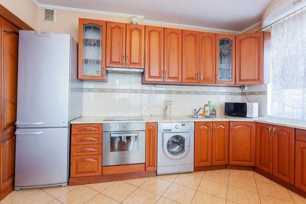 2к ЛЮКС біля метро Дарниця, новий будинок, 6 спальних місць, подобово