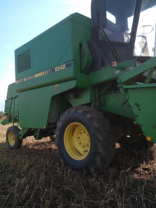 Комбайн Джон ДІР 1042