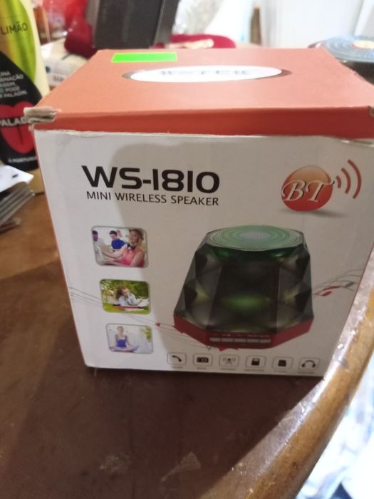 Coluna de som nova com luz psicadélica.NOVA