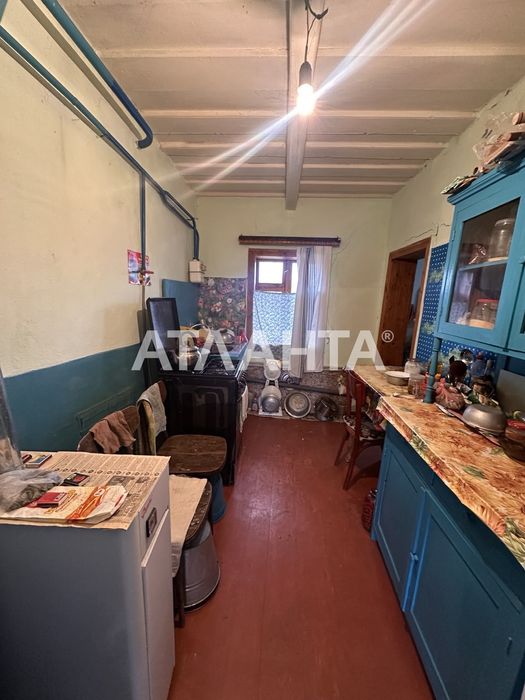 Будинок з комунікаціями, центр села, 60 м2, + господарство